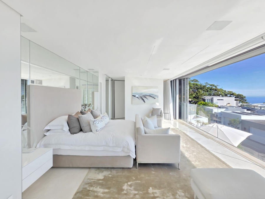 5 Bedroom Property for Sale in Fresnaye Western Cape